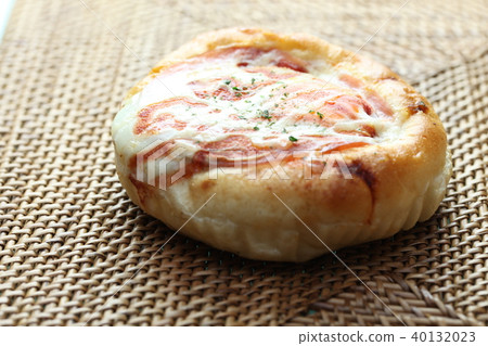 Egg and ham cooking bread Egg and ham cooking bread 40132023