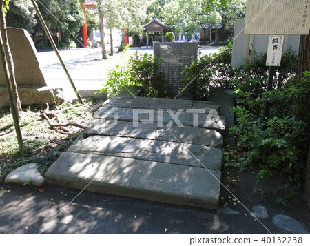 Small Tora Bridge remains at Inage Shrine in Kawasaki Ward, Kawasaki City Small Tora Bridge remains at Inage Shrine in Kawasaki Ward, Kawasaki City 40132238