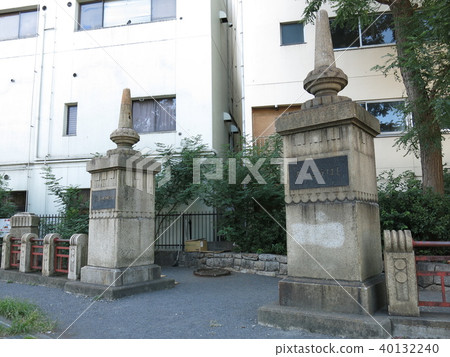 Prosthetic pillar of the former Rokuso Bridge in Inage park of Kawasaki Ward, Kawasaki City 40132240
