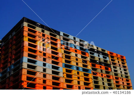 Blue sky and pallet 40134186