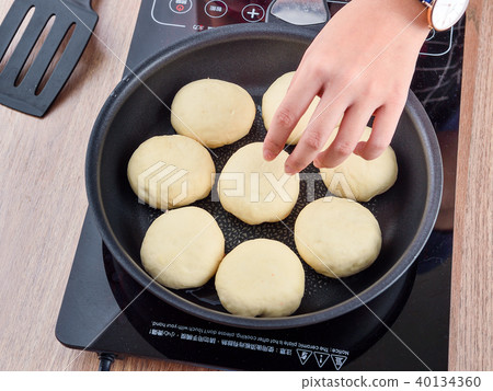 食譜 水煎包 Pan-Fried Leek Buns Shui Jian Bao 水揚げまん 40134360