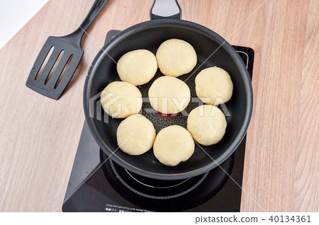 食譜 水煎包 Pan-Fried Leek Buns Shui Jian Bao 水揚げまん 食譜 水煎包 Pan-Fried Leek Buns Shui Jian Bao 水揚げまん 40134361