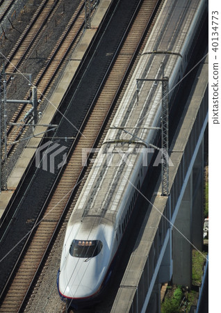 E2 Shinkansen Asama在東北新幹線上運行 E2 Shinkansen Asama在東北新幹線上運行 40134773