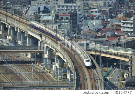 E2 Shinkansen Asama在東北新幹線上運行 E2 Shinkansen Asama在東北新幹線上運行 40134777