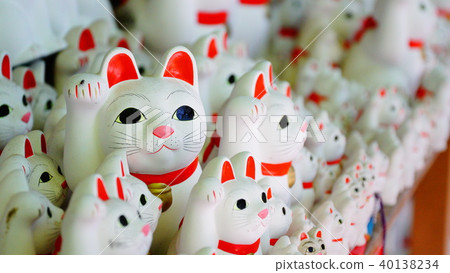 The lucky cat of Futatsukuji 40138234