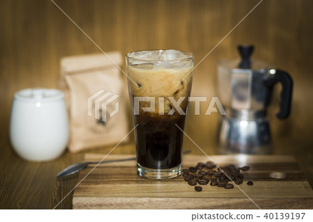 coffee serve in set on wooden plate coffee serve in set on wooden plate 40139197