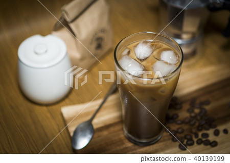 coffee serve in set on wooden plate coffee serve in set on wooden plate 40139199