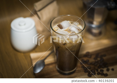 coffee serve in set on wooden plate 40139201