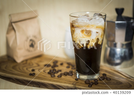 coffee serve in set on wooden plate coffee serve in set on wooden plate 40139209