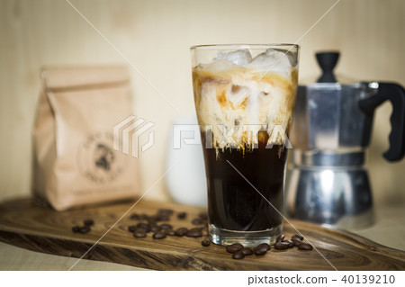 coffee serve in set on wooden plate coffee serve in set on wooden plate 40139210