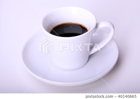 Computer and coffee 40140665