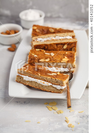 Vegan cake with coconut cream and almonds. 40141052