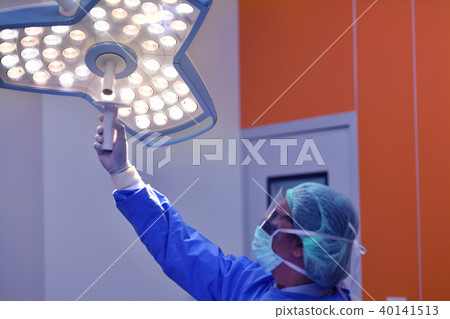 Team surgeon at work on operating room 40141513