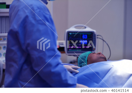 Team surgeon at work on operating room 40141514