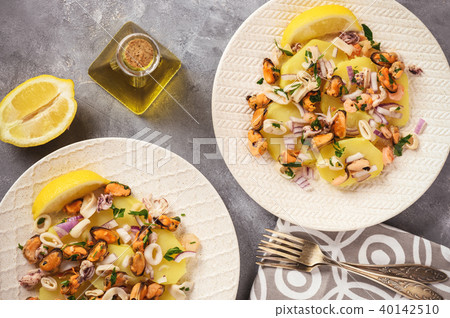 Seafood salad - with potatoes, shrimps, mussels, Seafood salad - with potatoes, shrimps, mussels, 40142510