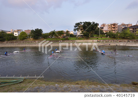 Yuzen匆匆的Kamogawa Yuzen匆匆的Kamogawa 40145719