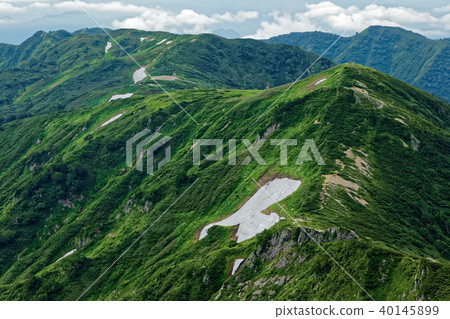 The ridge line to Mikunitake and Mt. The ridge line to Mikunitake and Mt. 40145899