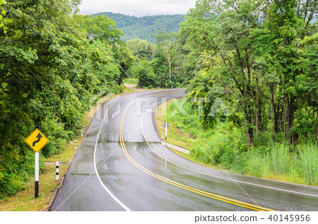 Wet mountain asphalt road after rain  40145956