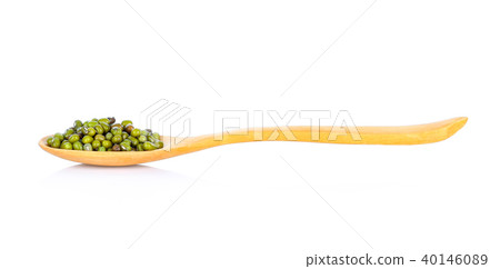Green beans seed in wood spoon on white background 40146089