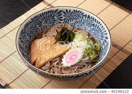 Cold buckwheat noodles 40146122