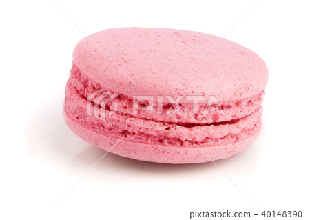 green macaron isolated on white background closeup 40148390