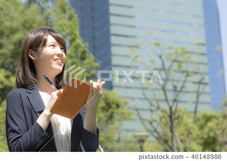 Female OL Commuting Walking Attendance Commuting Sales 40148986