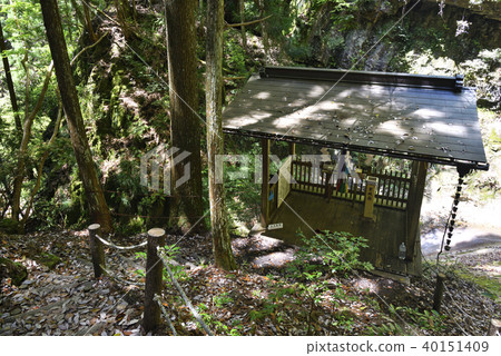 Kichijo Ryu Hole (Ryuna) Haisho Muro Ryu Hole Shrine (Uda City, Nara Prefecture) 40151409