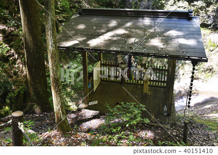 Kichijo Ryu Hole (Ryuna) Haisho Muro Ryu Hole Shrine (Uda City, Nara Prefecture) 40151410
