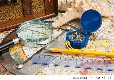 old map and starfish 40151941