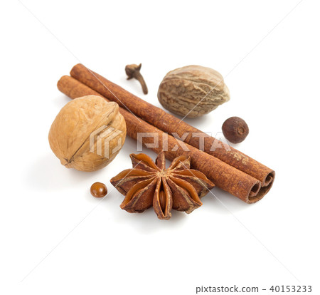 spices on white background spices on white background 40153233