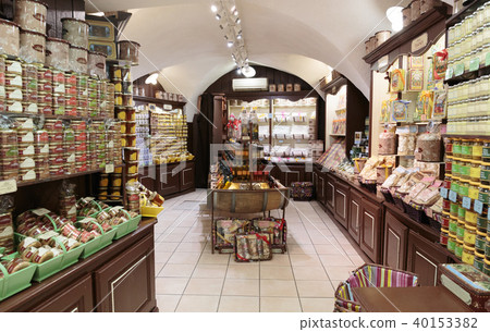 Grocery store 40153382