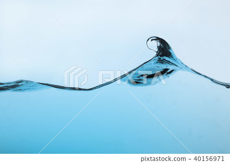 在水和波浪之間 在水和波浪之間 40156971