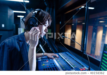 Acoustic operators Acoustic operators 40158362
