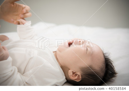 newborn baby 40158584