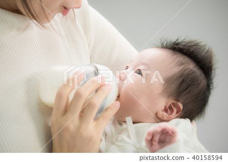 newborn baby 40158594