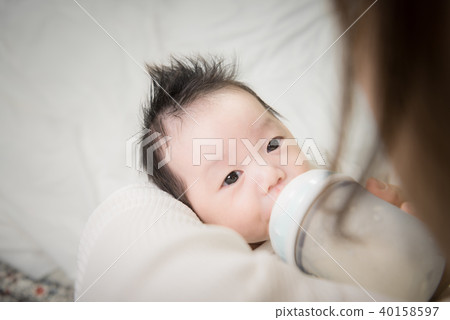 newborn baby 40158597