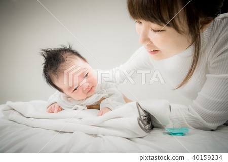 newborn baby 40159234