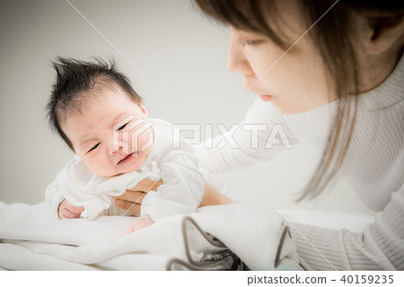 newborn baby 40159235