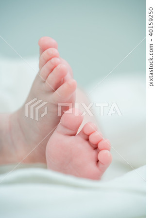 newborn baby 40159250