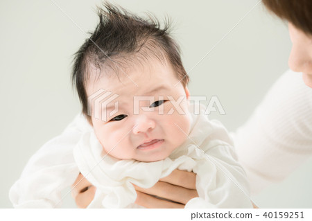 newborn baby 40159251