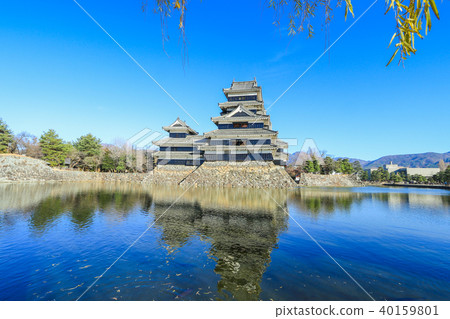 Matsumoto castle against on blue sky background Matsumoto castle against on blue sky background 40159801