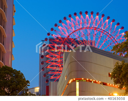 Red ferris wheel in Osaka Umeda at dusk Red ferris wheel in Osaka Umeda at dusk 40163038