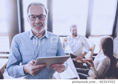 Business people working Business people working 40163503