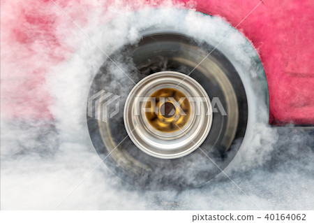 Drag racing car burn tire at start line Drag racing car burn tire at start line 40164062