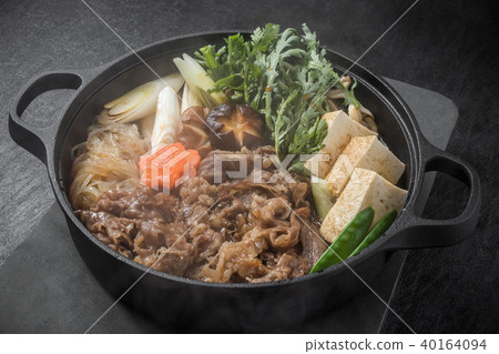 日本牛肉壽喜燒美味的壽喜燒日本料理 日本牛肉壽喜燒美味的壽喜燒日本料理 40164094