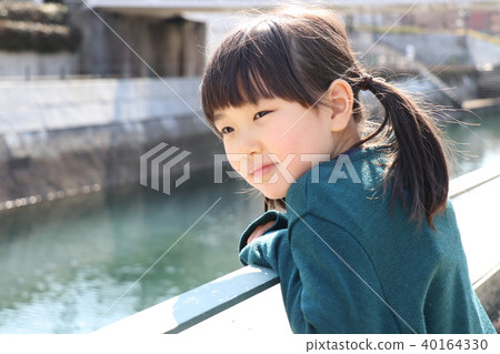 Girl looking at you 40164330