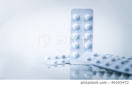 Colchicine 0.6 mg tablets pills in packaging Colchicine 0.6 mg tablets pills in packaging 40165472