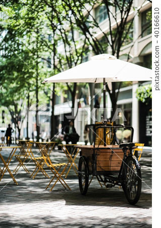 Marunouchi Naka Dori 40166610