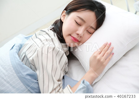 年輕的女人 40167233