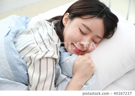年輕的女人 40167237